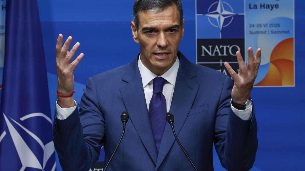 LA HAYA, 25/06/2025.- El presidente del Gobierno de España, Pedro Sánchez, ofrece una rueda de prensa en el marco de la cumbre de la OTAN que se celebra, este miércoles, en La Haya, Países Bajos. EFE/ J.J. Guillén