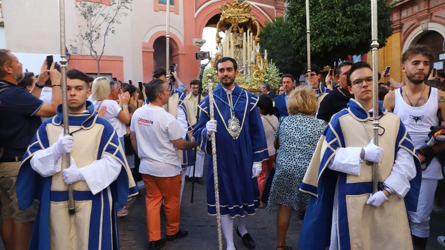 La Virgen del Socorro coronada recorre las calles del barrio de San Pedro