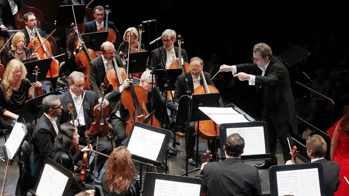 Josep Pons, al frente de la Sinfónica del Liceu..