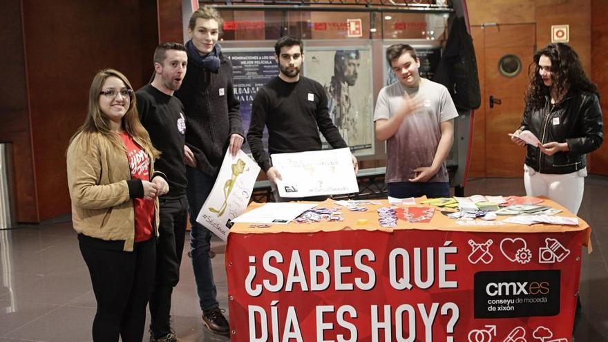 Participantes en una actividad del Conseyu de la Mocedá.