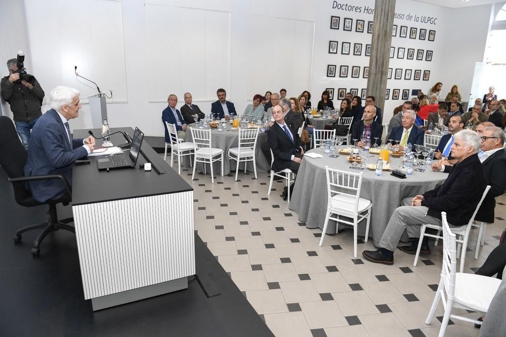 El presidente de la Agencia Nacional de Evaluación de la Calidad y Acreditación (ANECA), José Arnáez, en los desayunos Universidad-Sociedad