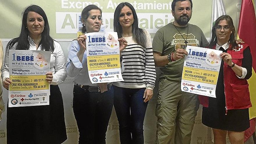 Las organizaciones solidarias realizan una recogida de pañales