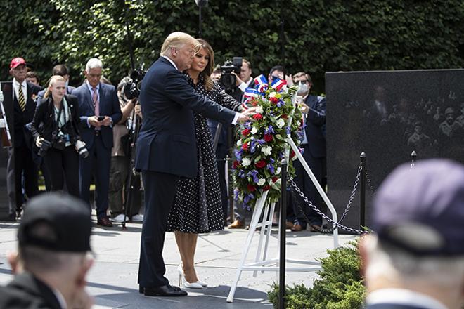 Melania Trump y Donald Trump durante un homenaje a los caídos