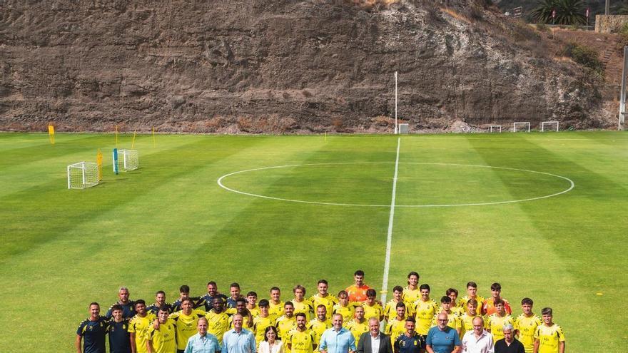 La UD Las Palmas recibe el respaldo de las instituciones en el inicio de la temporada