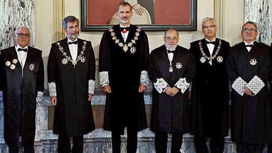 Felip VI, amb els membres del Consell General del Poder Judicial.