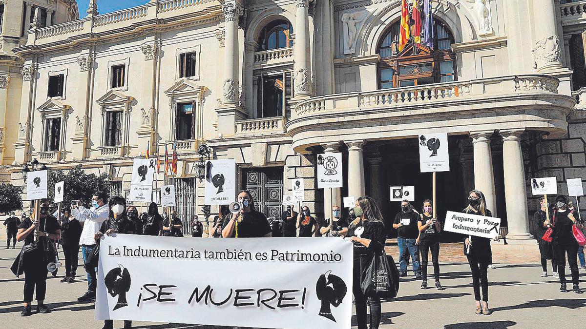 Subvencionan con 180.000 euros a los indumentaristas días después de sus protestas