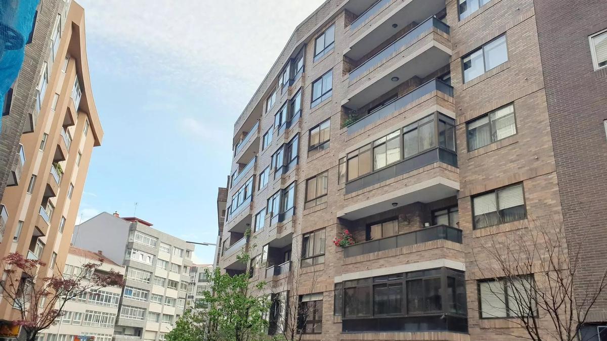 Un hombre de 43 años se precipita al vacío en Vigo desde su piso cuando lo iban a deshauciar