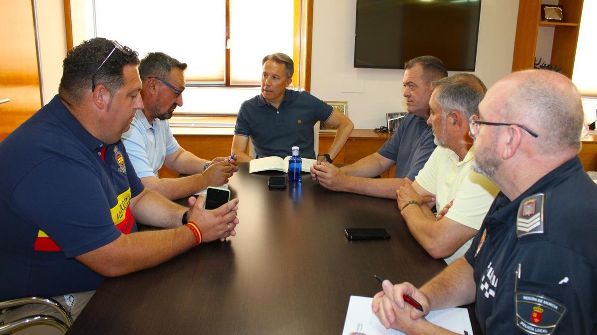 Encuentro entre agricultores y Ayuntamiento para tratar el asunto.