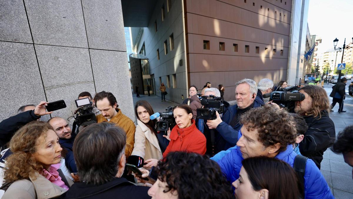 Los niños que vivieron cuatro años encerrados en una casa en Oviedo "echan de menos a sus padres" y hablan con ellos por teléfono: "No tienen ningún temor respecto de ellos"