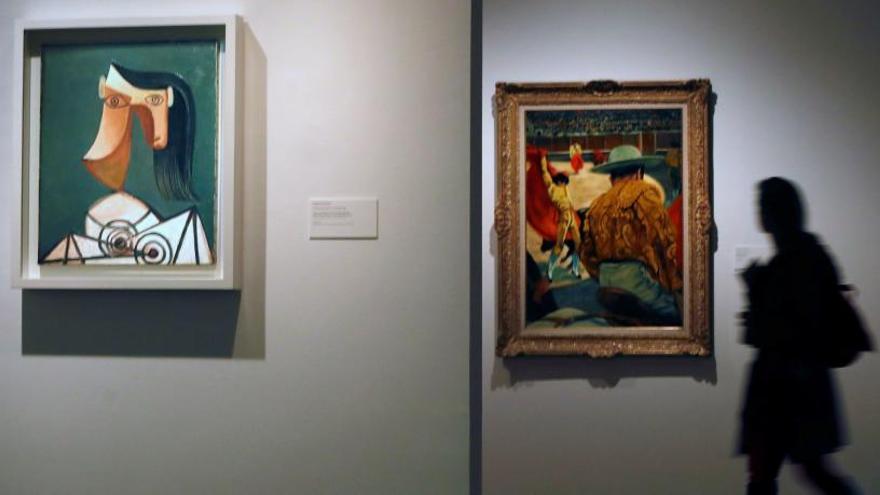 Vista de les obres «Cap de dona» de Picasso i, al fons, «El matador a l&#039;arena» de Picabia