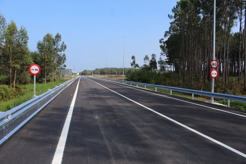 Nuevo ramal de la Autovía del Cantábrico con el polígono de Barres, en Castropol