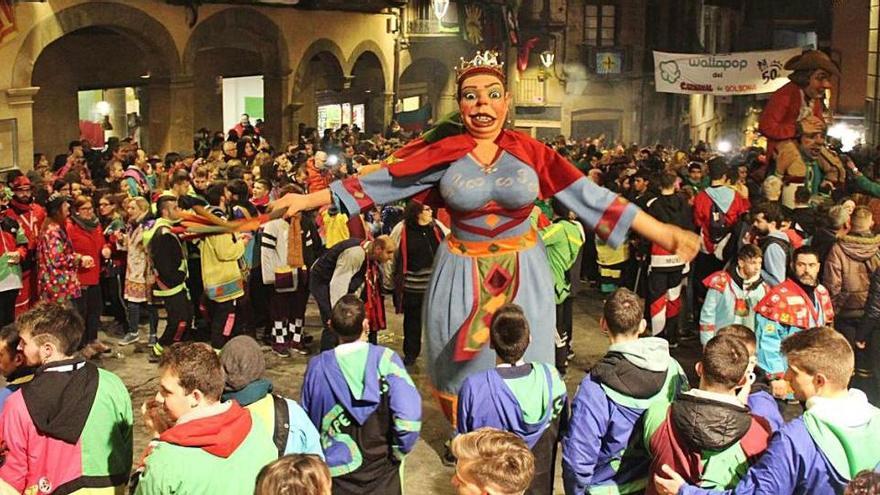 La Geganta Boja balla a Solsona en el Carnaval de l&#039;any passat