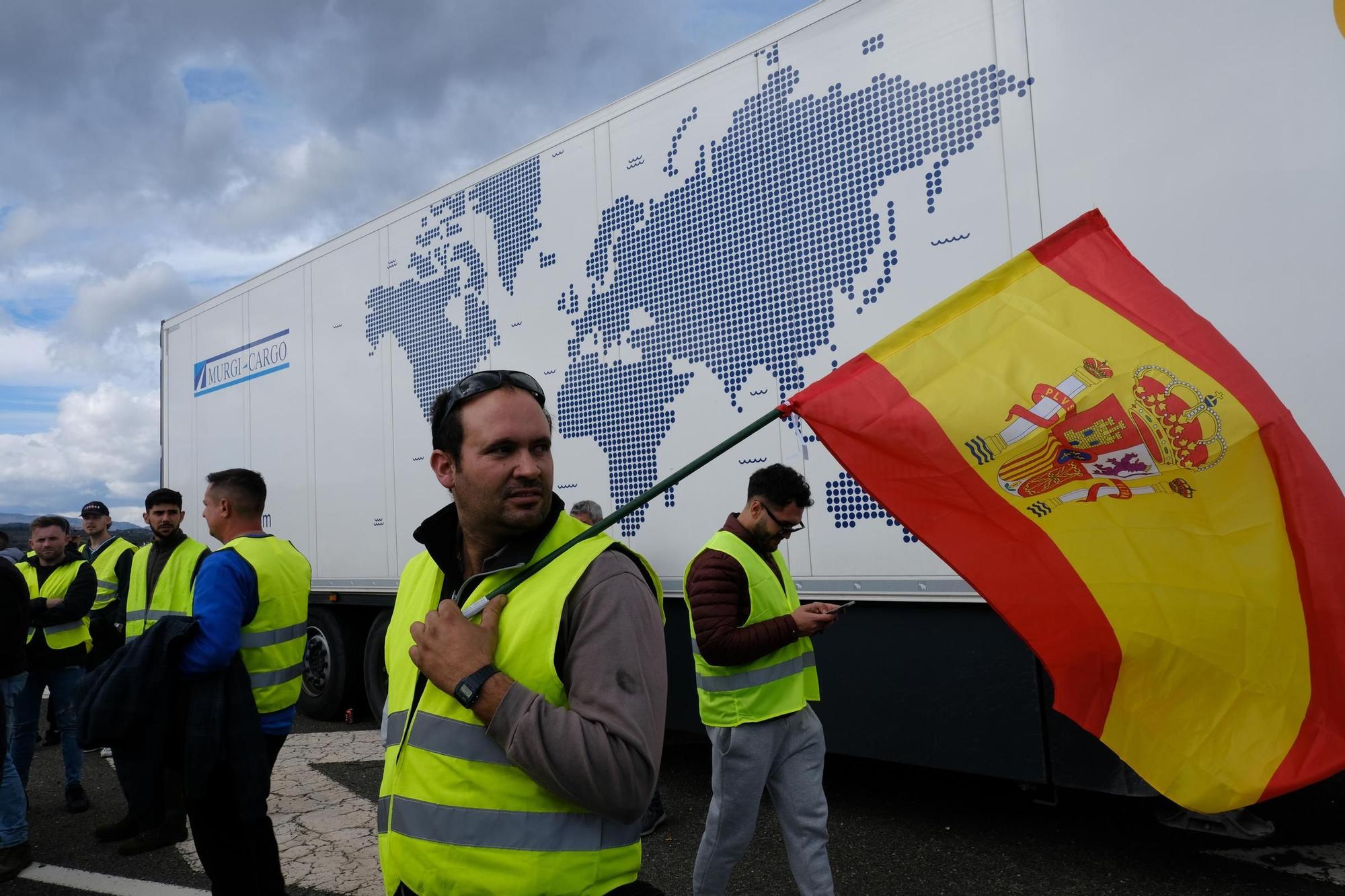 Cortes de carretera de los agricultores en la provincia de Málaga