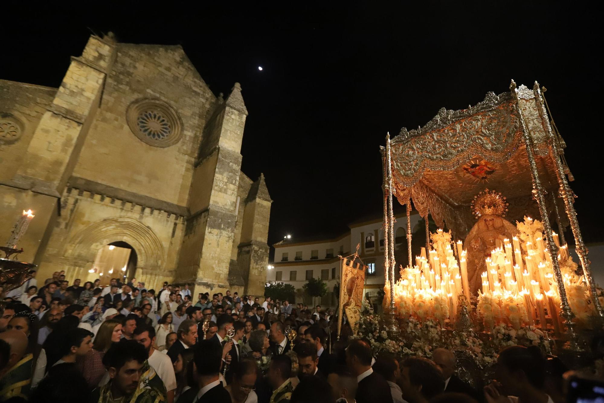 Triunfal regreso de la Paz y Esperanza a Capuchinos