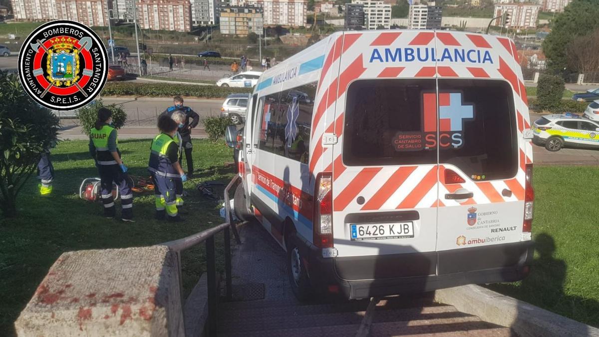 Ambulancia que se salió de la vía en la Bajada de Polio y arrolló a varias personas, muriendo una de ellas