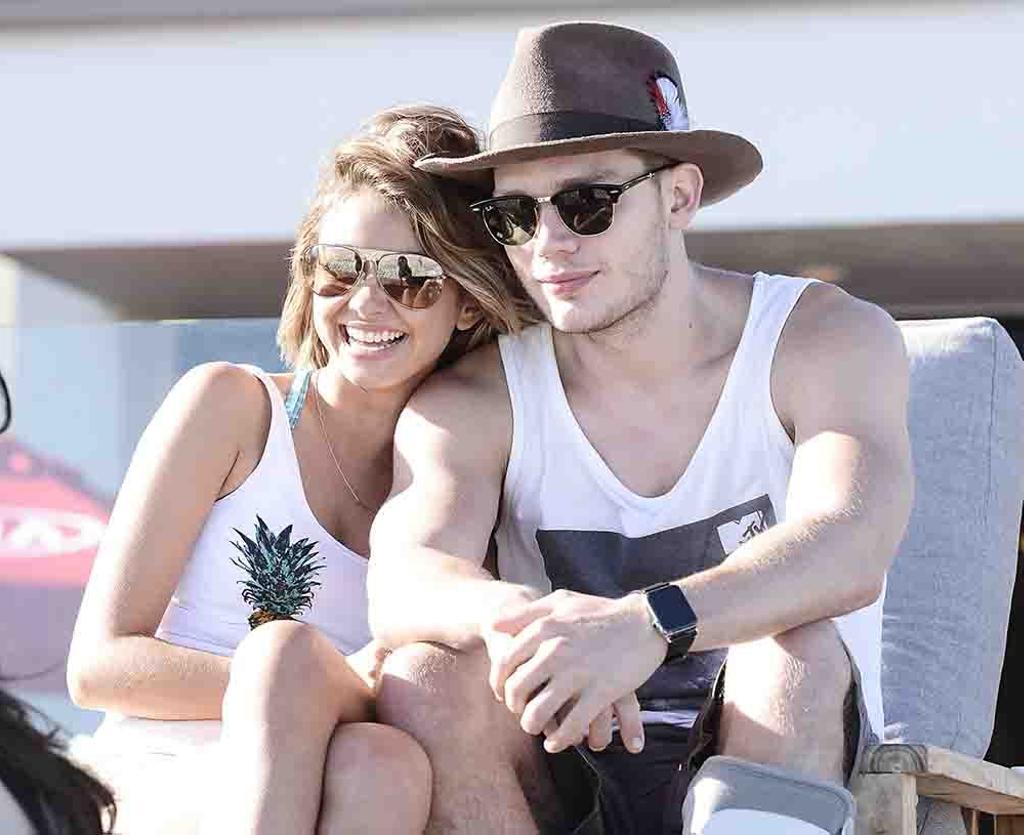 Sarah Hyland y Dominic Sherwood cuando eran felices y comían perdices.
