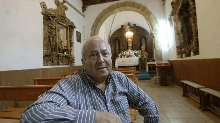 Antonio López, en la iglesia de Congostinas.