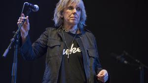 LUCINDA WILLIAMS durante su concierto en el Azkena Rock Festival en Vitoria-Gasteiz. FOTO FERRAN SENDRA