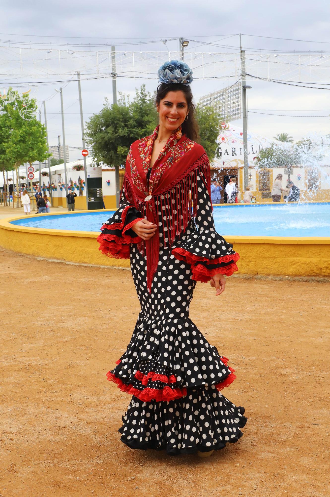 Trajes de gitana en El Arenal el lunes de Feria