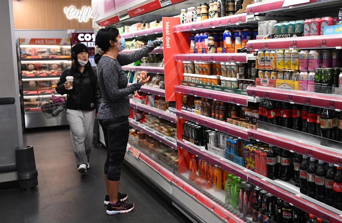 Consumidoras en un supermercado.