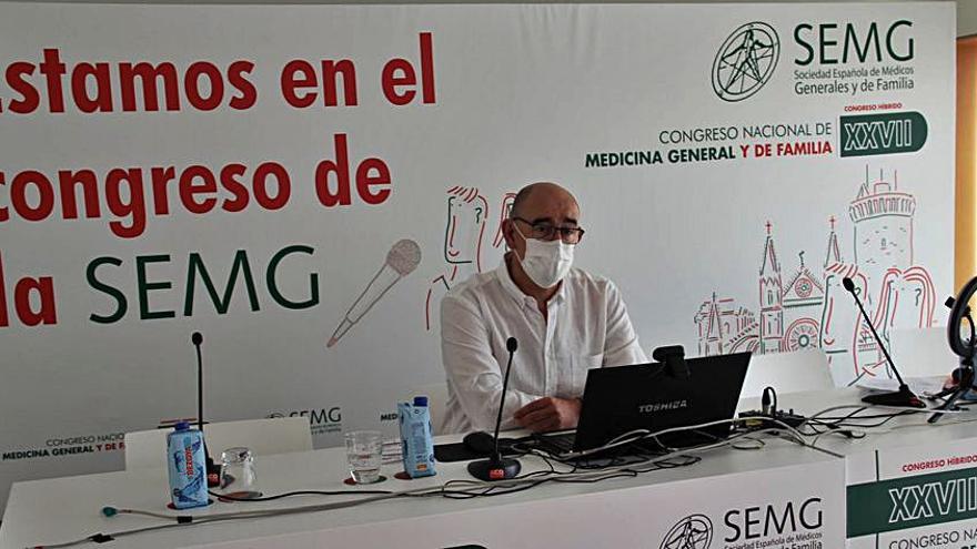 El psiquiatra García Escudero durante su intervención.
