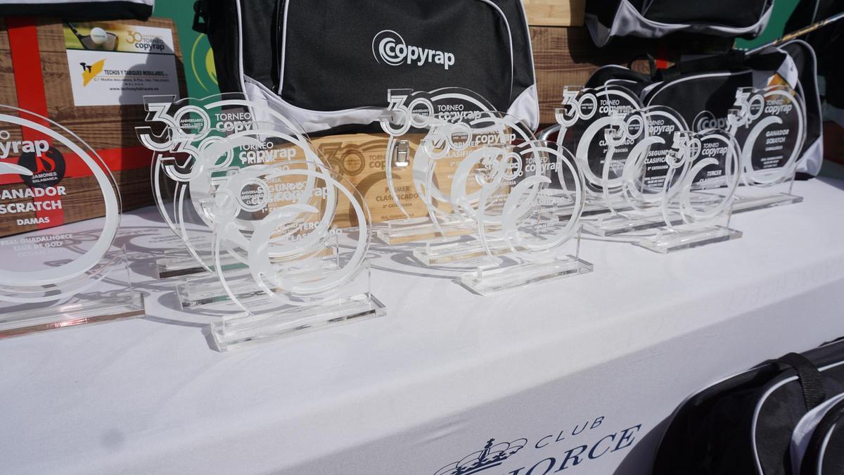 Algunos de los trofeos que se entregaron en el Torneo 30 aniversario de Copyrap