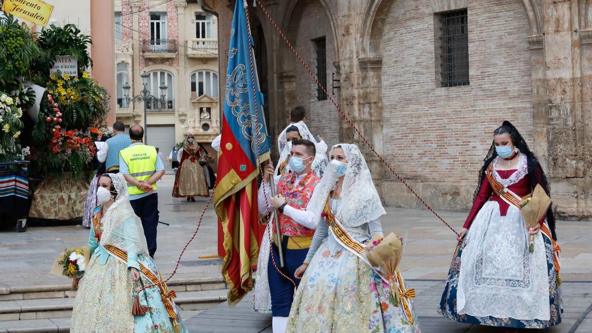 Búscate en el segundo día de Ofrenda por la calle del Mar (entre las 18.00 y las 19.00 horas).