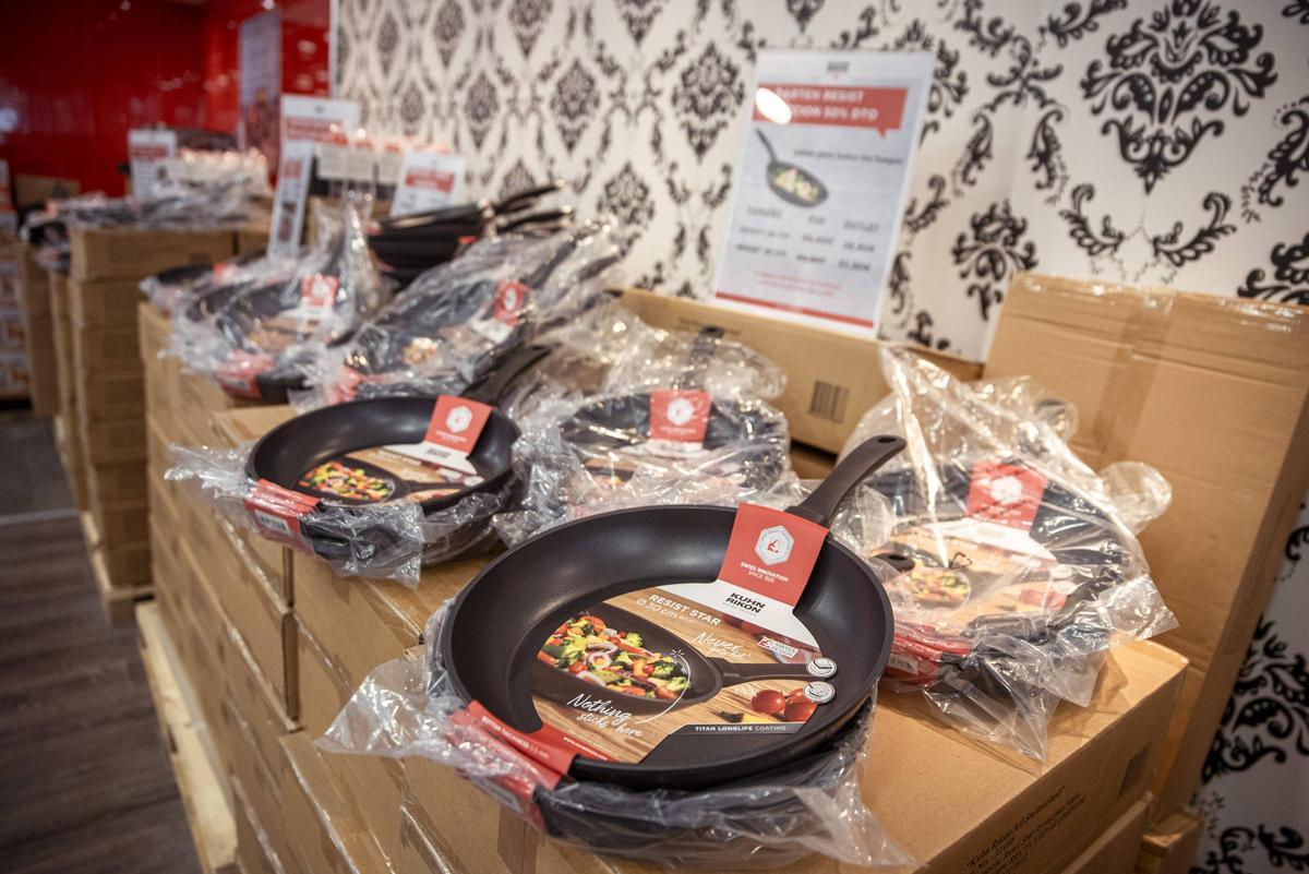 Els articles de l’establiment es van renovant fins a exhaurir les existències