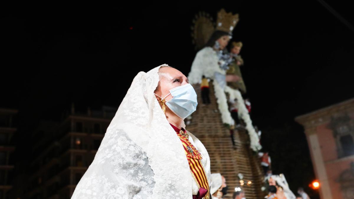 Búscate en el primer día de la ofrenda por la Calle Caballeros de las 21:00 a las 22:00