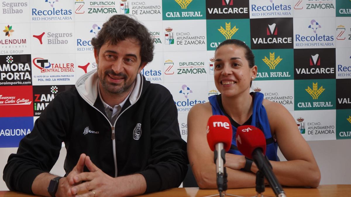 Vasconcelos e Isa LaTorre, en rueda de prensa.