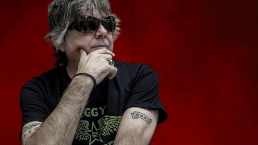 Javier Andreu, vocalista de "La Frontera", que actúa el sábado en Avilés: "Dedicaremos el concierto a Jorge Ilegal, tocó con nosotros 'El Límite' en el que fue su último concierto"