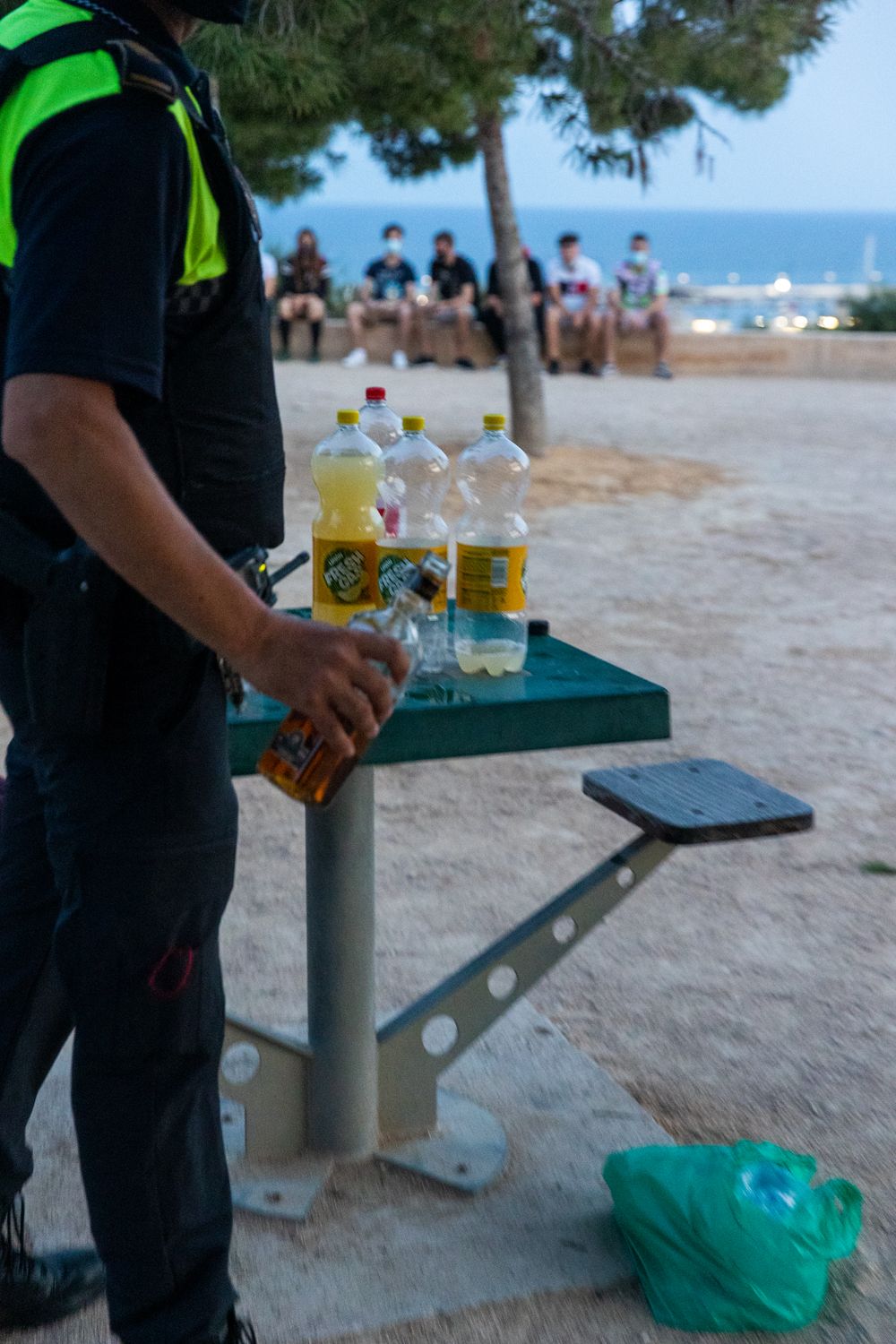 Máxima presión policial contra los botellones para frenar los contagios de covid en Alicante