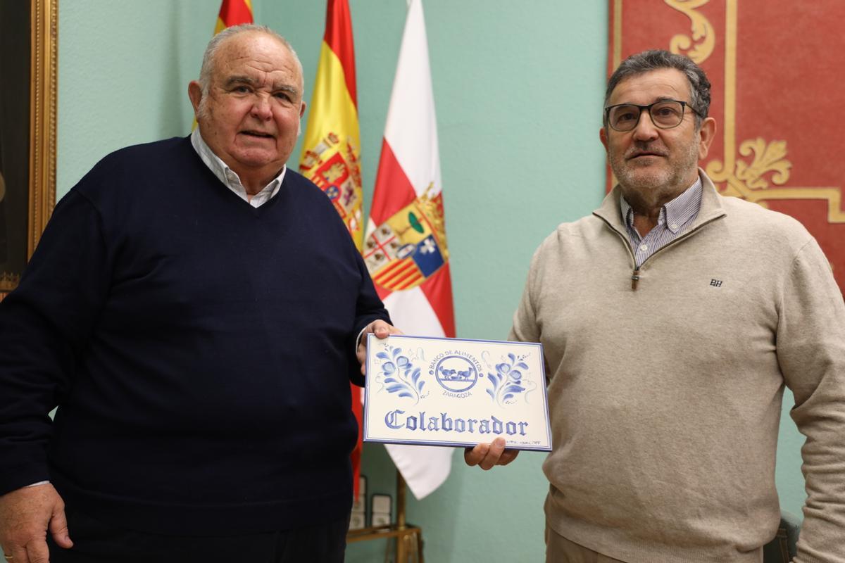 Entrega del reconocimiento del Banco de Alimentos a la institución por su contribución solidaria.