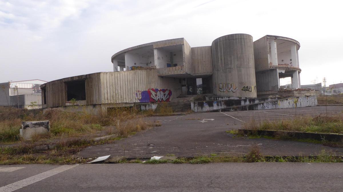Antiguo centro del Banco Herrero, totalmente desvalijado.