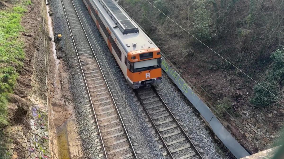 Dos nuevos desprendimiento en Rodalies cortan la circulación en Arenys y el servicio entre Caldes de Malavella y Girona