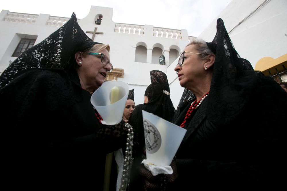 Miles de personas sienten la Semana Santa de cerca en el espectacular descenso por el Casco Antiguo