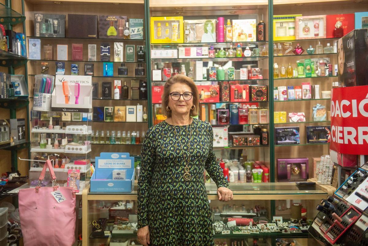 La perfumería Piñeiro, con su dueña.