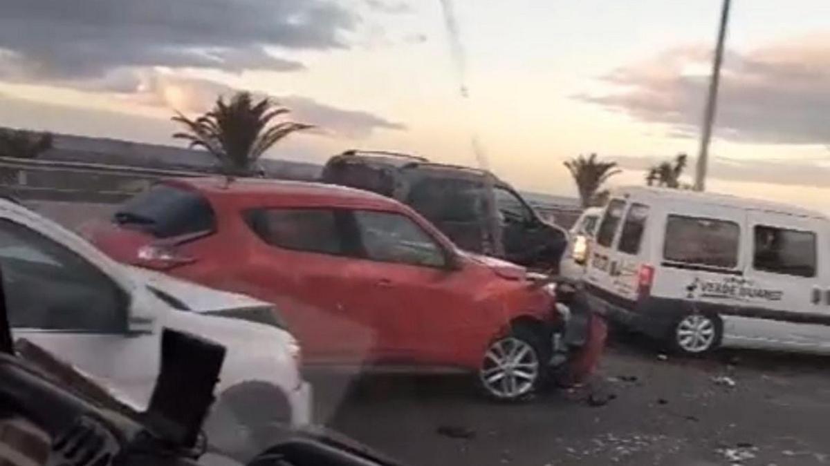 Imagen del accidente múltiple que ha tenido lugar este martes en la autopista del sur de Gran Canaria.