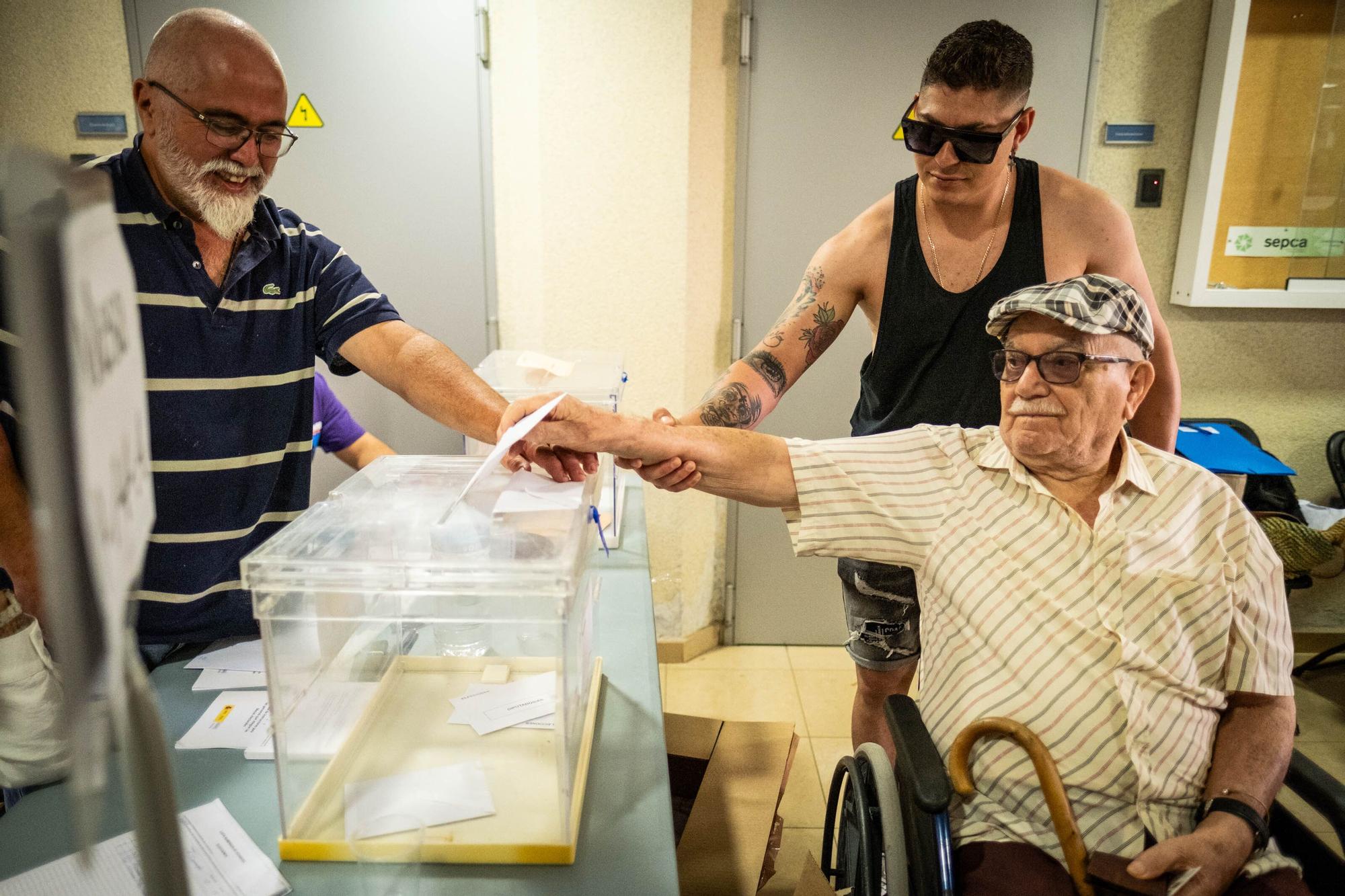 Ambiente de la jornada de elecciones generales del 23J en Santa Cruz de Tenerife