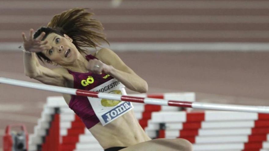 Ruth Beitia iguala los 16 títulos nacionales en pista cubierta de Manolo Martínez