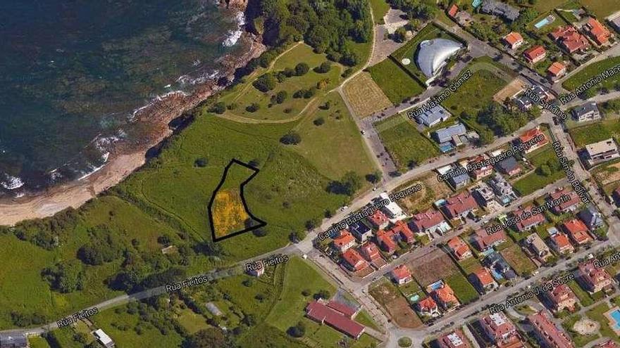 Vista aérea de Bastiagueiro Pequeno y remarcado en negro, la finca del alcalde, su esposa y otro vecino.