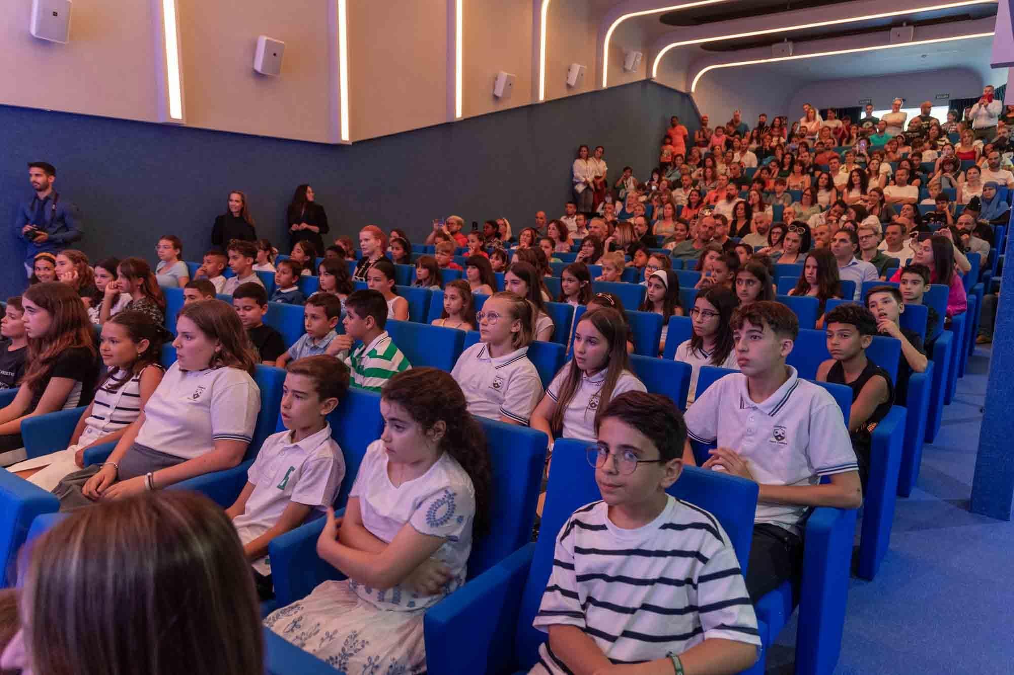 Entrega de premios del concurso infantil de relatos cortos "Cuéntame un cuento para comer" en el Club INFORMACIÓN organizado por COES