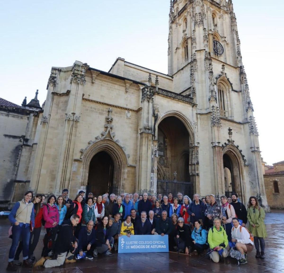Los participantes, a la salida en la plaza de la Catedral.