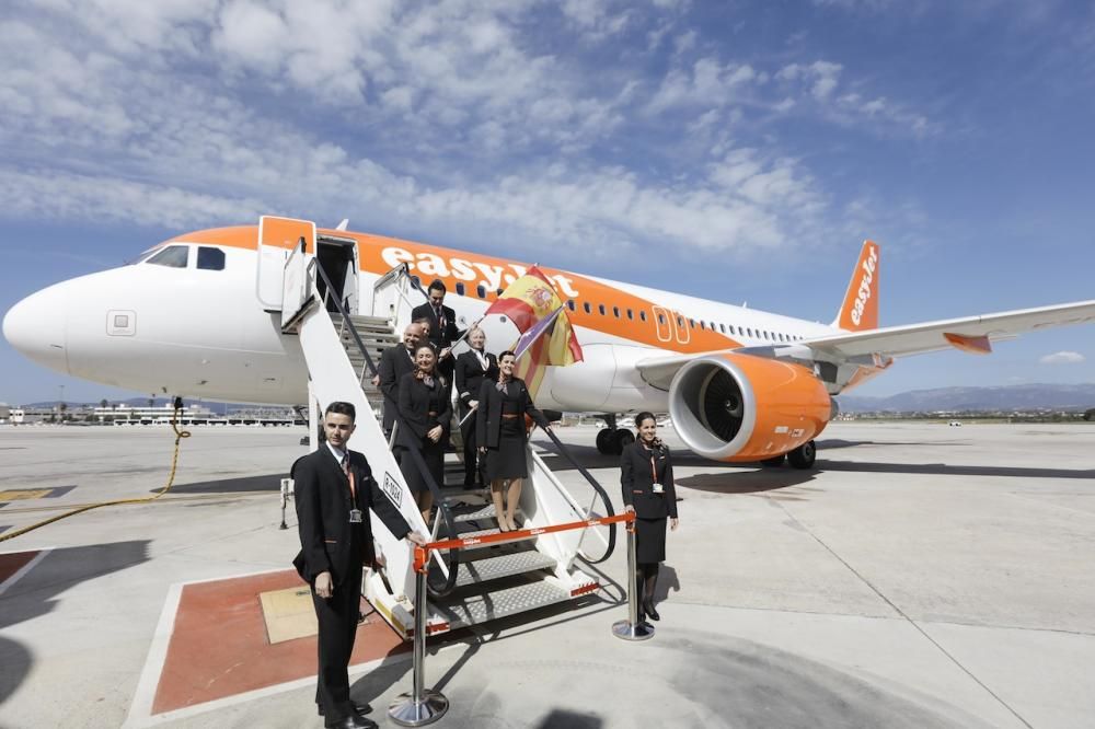 Die Fluglinie Easyjet hat am Donnerstag 23.(3.) offiziell ihre Sommerbasis auf dem Flughafen Palma de Mallorca eröffnet. Von März bis Oktober stationiert Easyjet auf der neuen Basis drei Maschinen vom Typ Airbus 319/320 auf Mallorca.