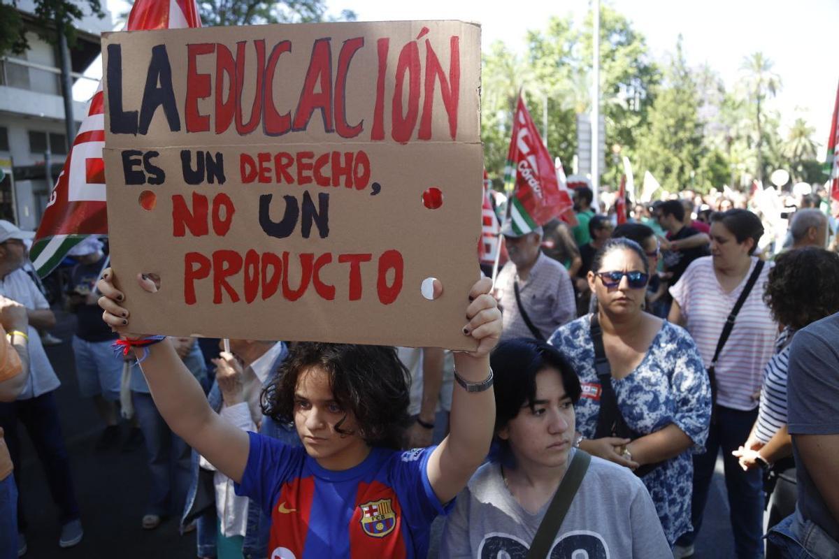 Los docentes cordobeses salen a la calle por una enseñanza pública de calidad