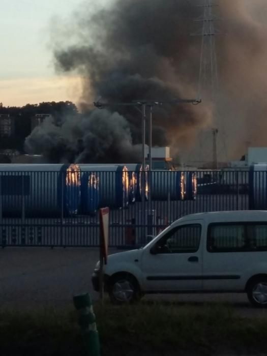 Incendio en la antigua fábrica de hielo de Avilés