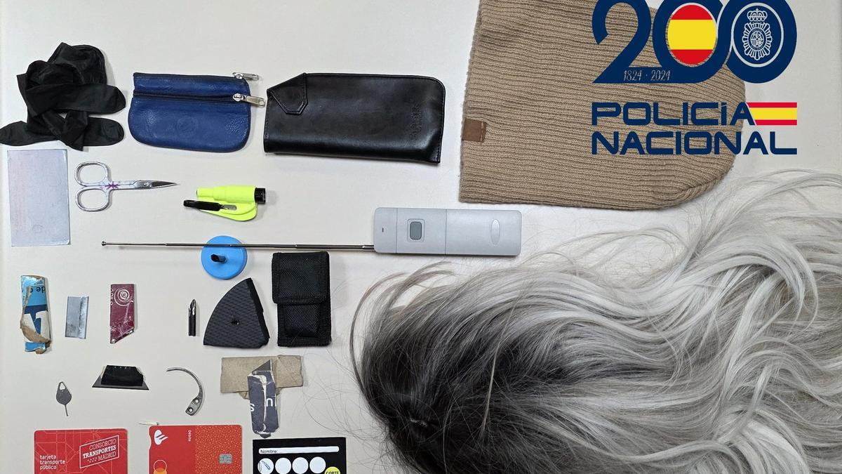 Objetos incautados en la operación.