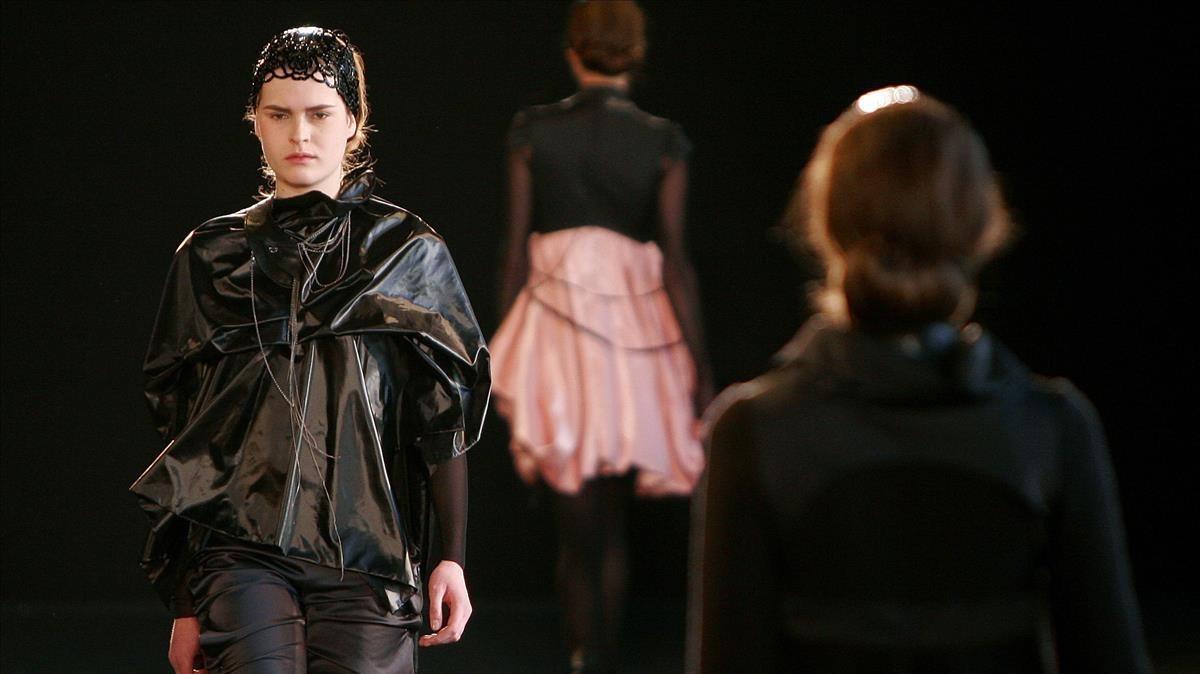 Diseños de moda en la pasarela 080 de Barcelona. Diseños de moda en la pasarela 080 de Barcelona.