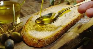 El aceite de oliva virgen extra, ideal para las tostadas.
