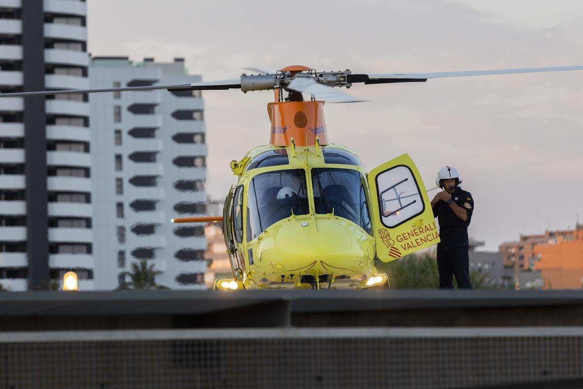Un helicóptero de rescate del Servicio de Emergencias de la Generalitat aterriza en La Fe, en una imagen de archivo.